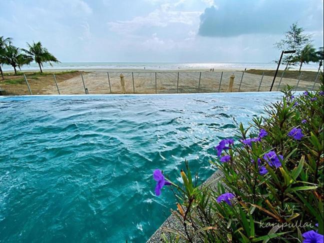 De Lavelle Suites @ Timur Bay Seafront Residence Куантан Екстериор снимка