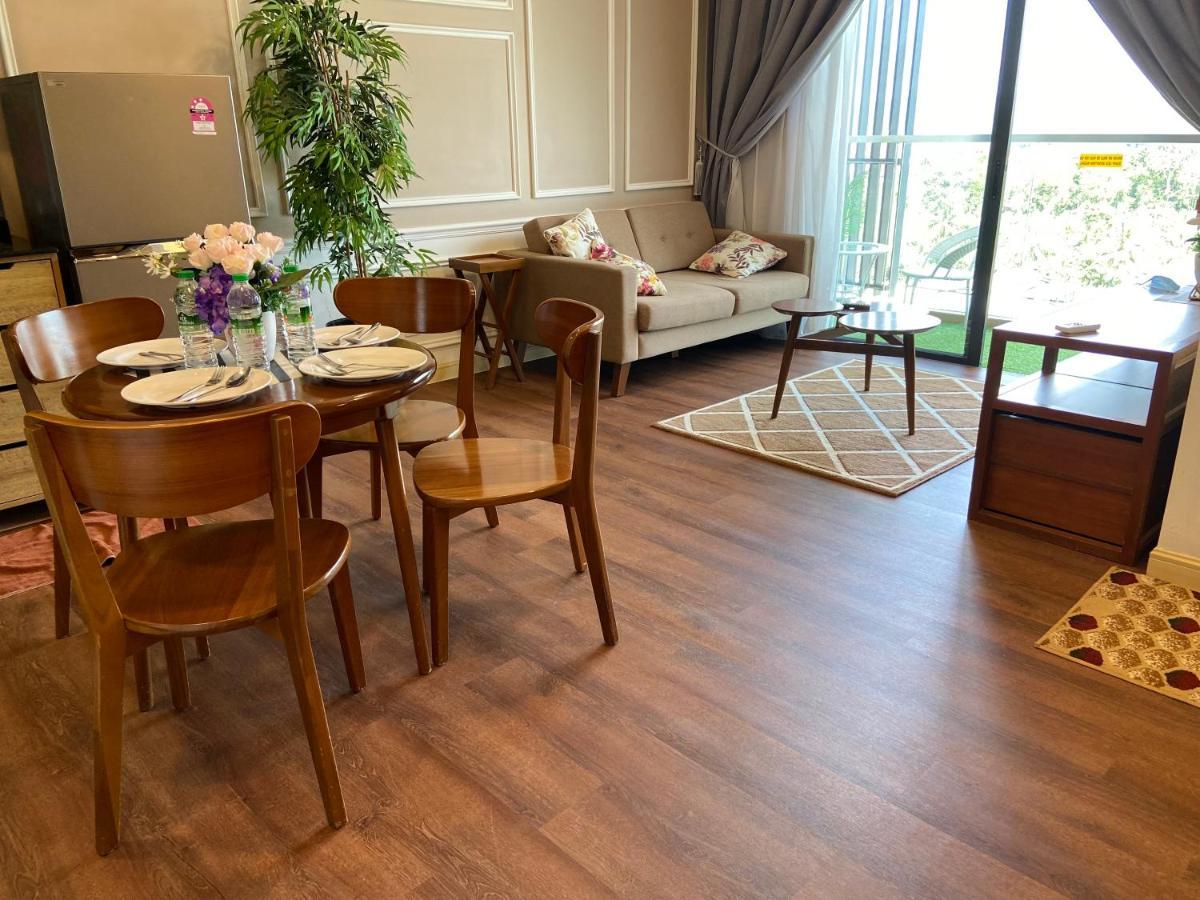 De Lavelle Suites @ Timur Bay Seafront Residence Куантан Екстериор снимка