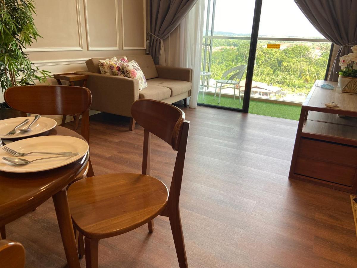 De Lavelle Suites @ Timur Bay Seafront Residence Куантан Екстериор снимка